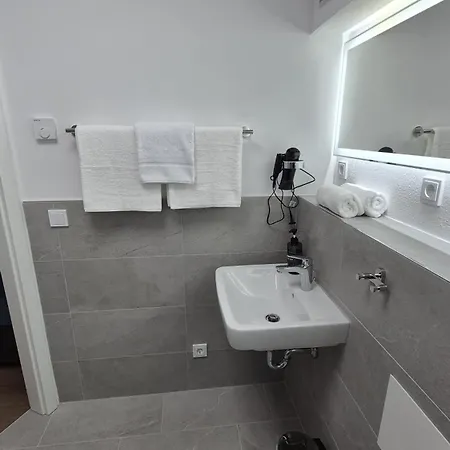 Seibel Doppel-zweibettzimmer Mit Bad 3* Reutlingen